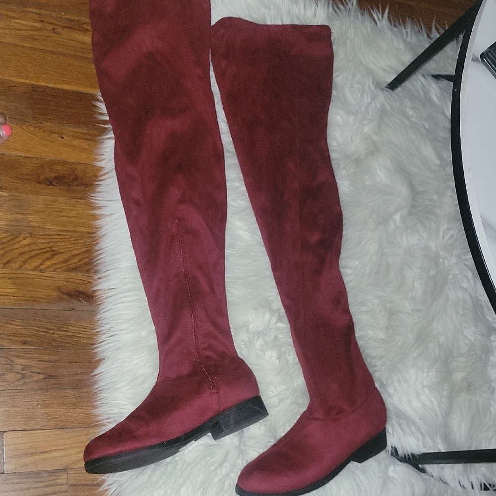 Chic Over-the-Knee Burgundy Boots